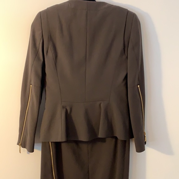 Escalade Suit - Picture 3 of 6